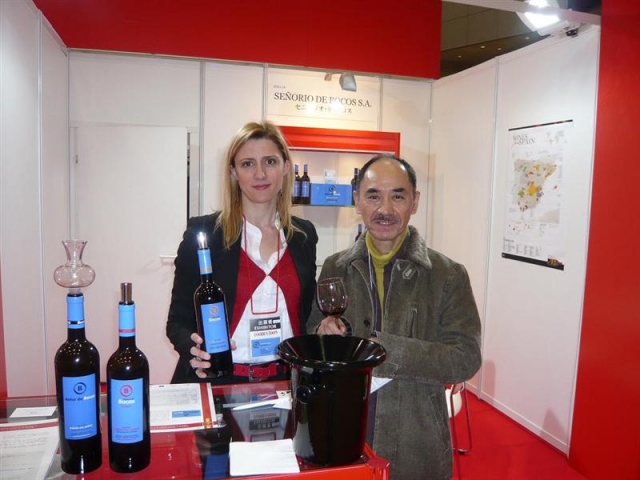  品尝我们的优质葡萄酒 